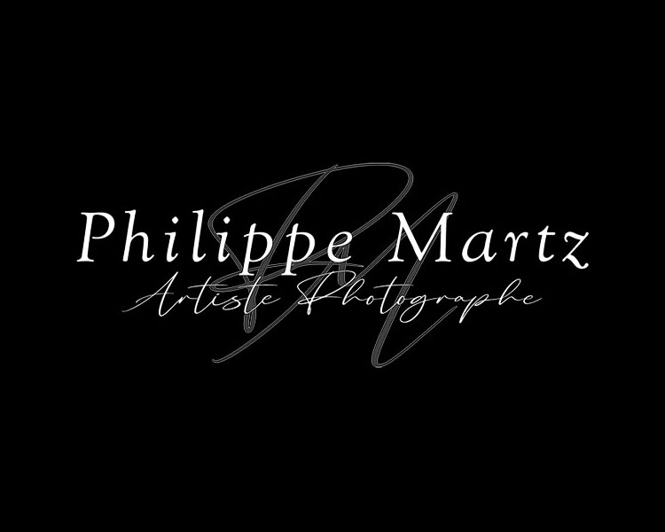 Logo signature minimaliste noir et blanc de l'artiste photographe Philippe Martz