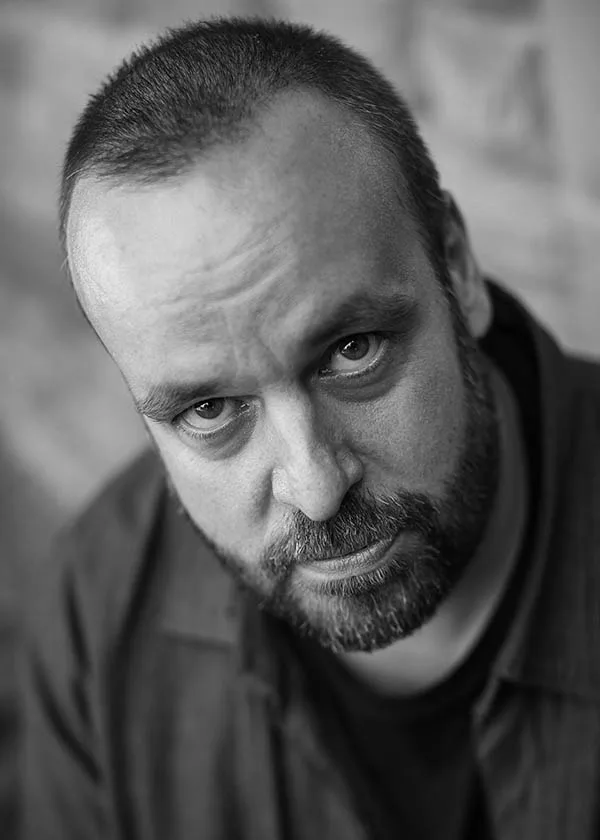 Portrait professionnel en noir et blanc du photographe portraitiste Philippe Martz