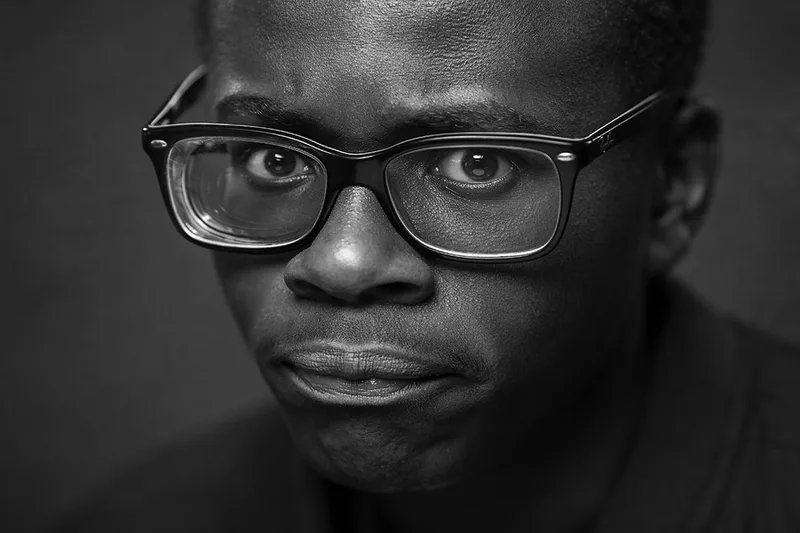 Portrait de caractère d'un homme portant des lunettes de vue