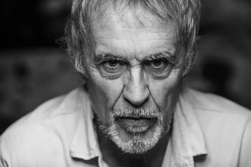 Portrait de communication de Jean-Patrick Capdevielle à Paris