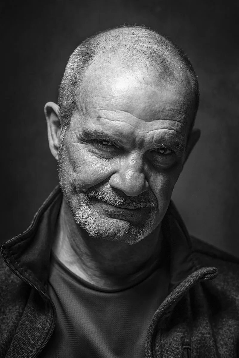Portrait professionnel de studio au flash pour la communication d'un homme, à Strasbourg