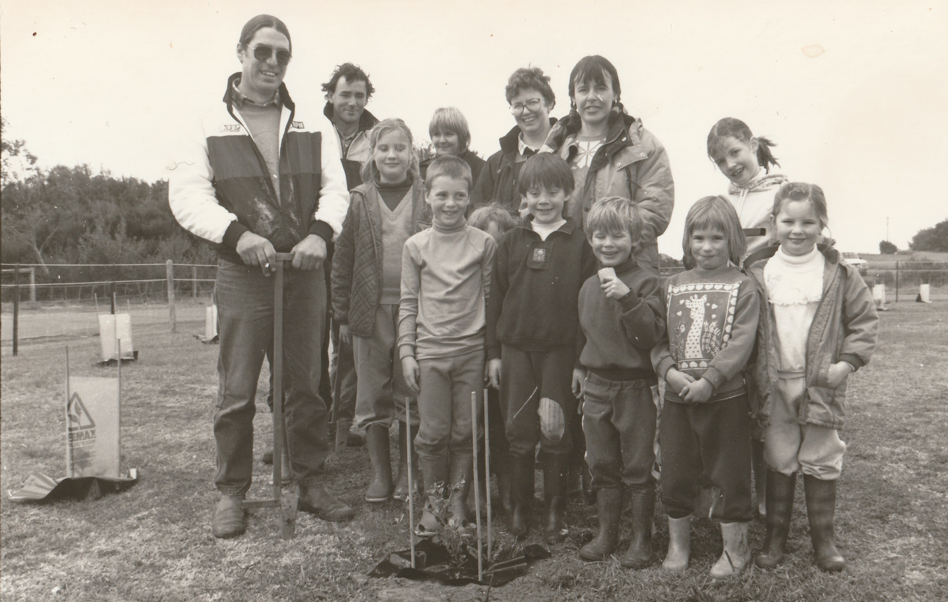 1994 planting - John Cuttriss, Vicki Love and Bronwyn Teesdale families and others