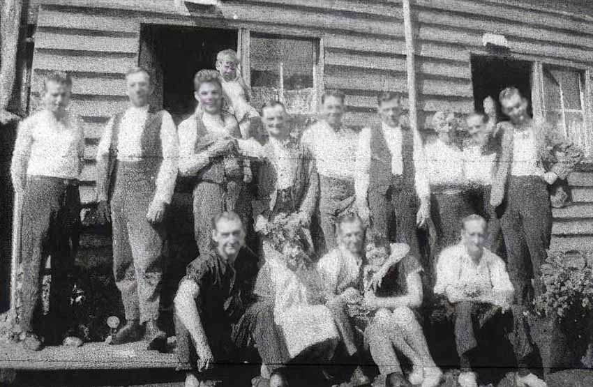 Gordon House boarders with Nellie, Nancy and George Speed (front right)