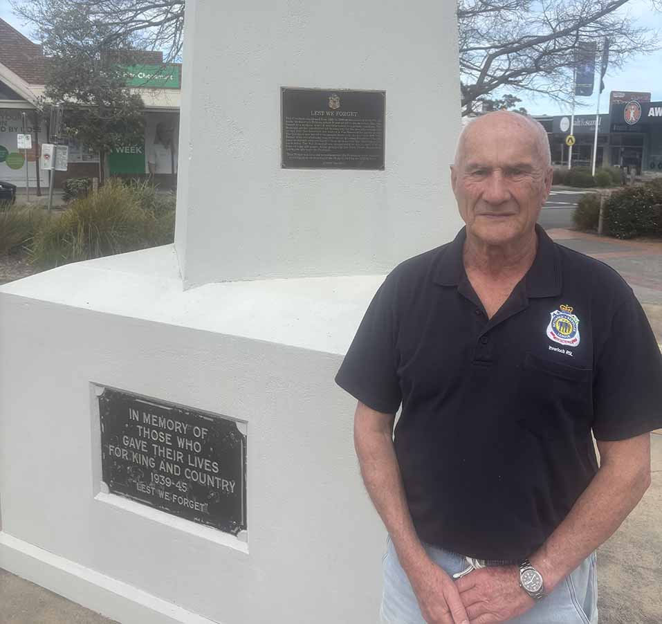 Lindsay J Guerin at the Inverloch Cenotaph