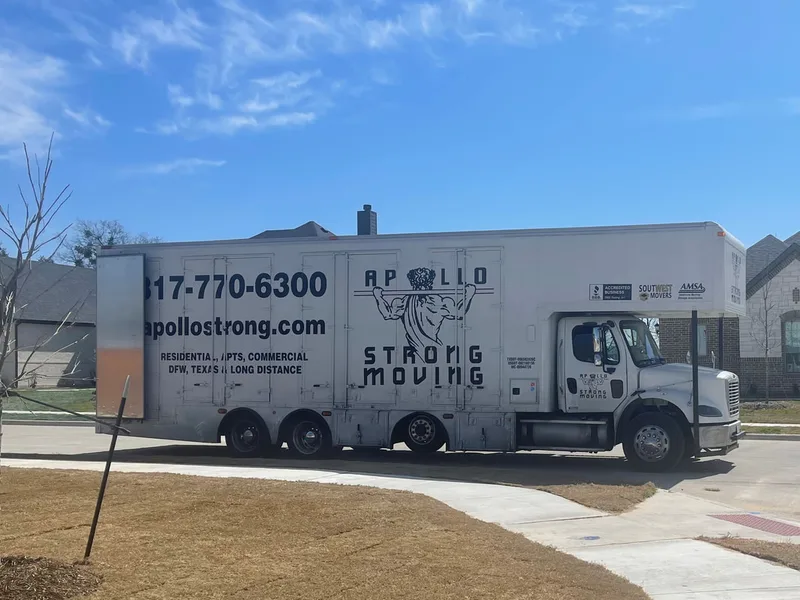 Apollo Strong Moving 40ft Straight Trucks for Nationwide Cross Country Long Distance Moves Dallas Tx, Arlington TX with 