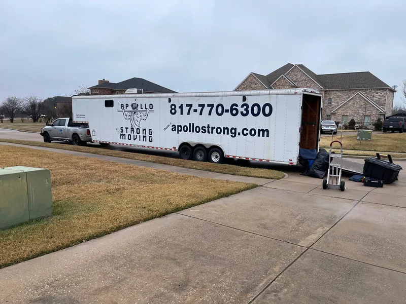 Licensed Long Distance Movers in Arlington TX with a 48ft moving truck.
