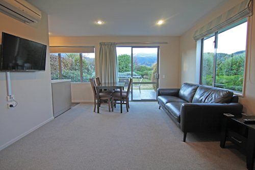 2brm access unit at Hanmer Apartments