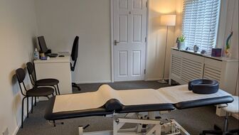 The welcoming treatment room at Newhill Osteopathy, a local osteopath serving Horley and the surrounding Surrey area.