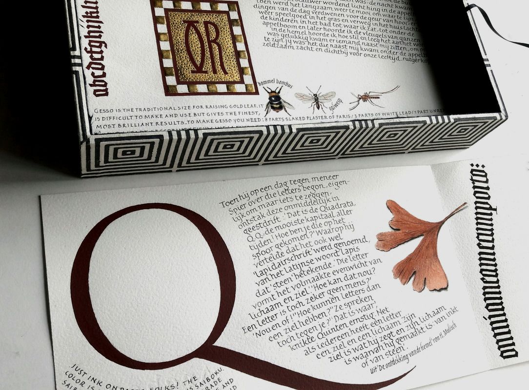 DOOS MET BOEKJES / BOX WITH BOOKS