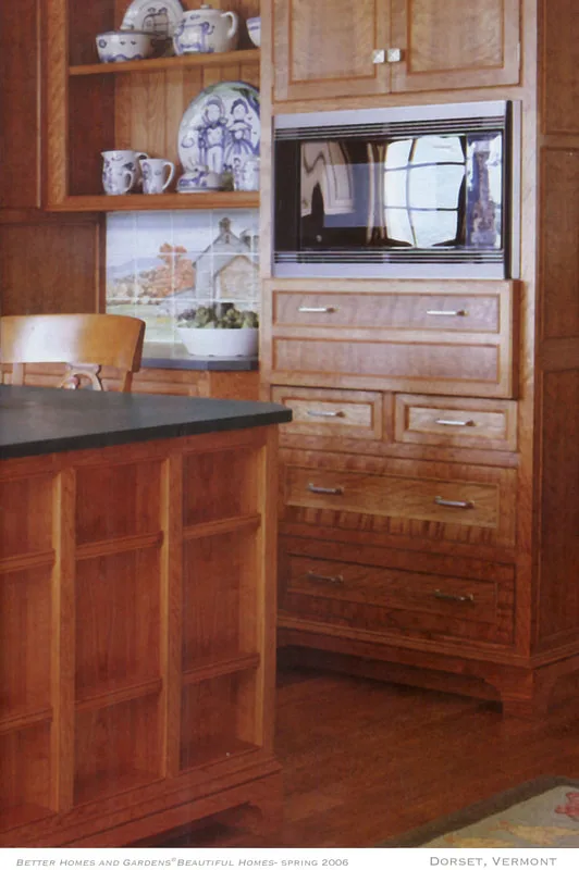 Artist Jamie Santaniello KITCHEN AND BATH IDEAS  Jan/Feb  2006  Better Homes and Gardens   Article- “Fine Grain” pages 76-81.    
Showing Artists Pennsylvania Farm ceramic murals and custom farm scene.
jamiesantaniello.com
Copyright©JS1998