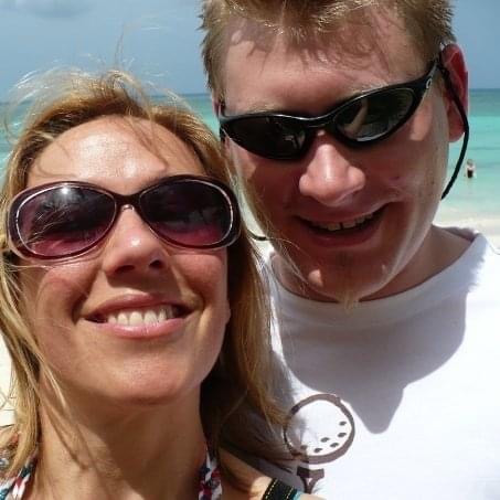 Vanessa and Craig together on their vacation in Aruba