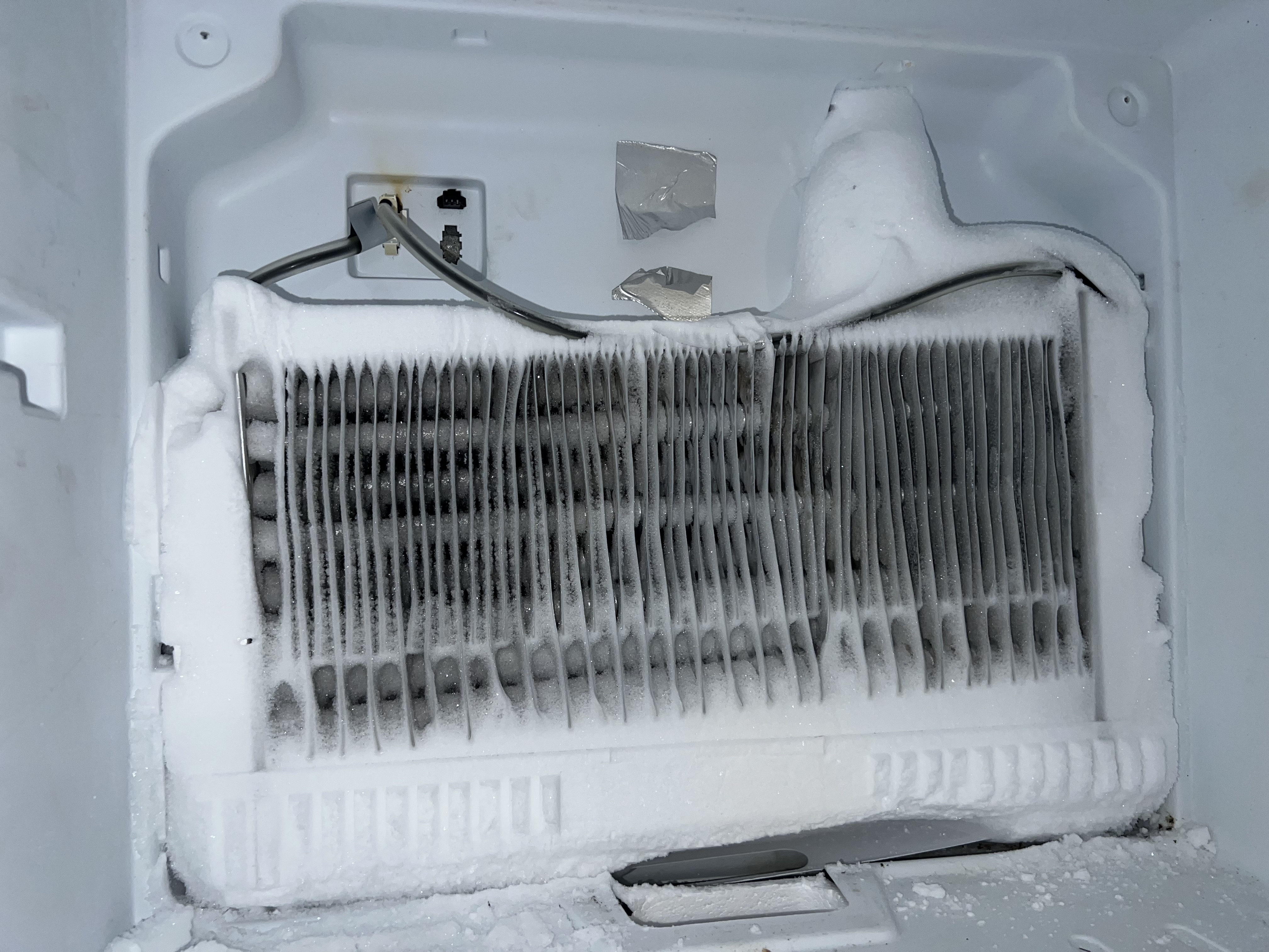 Evaporator fins packed with ice
