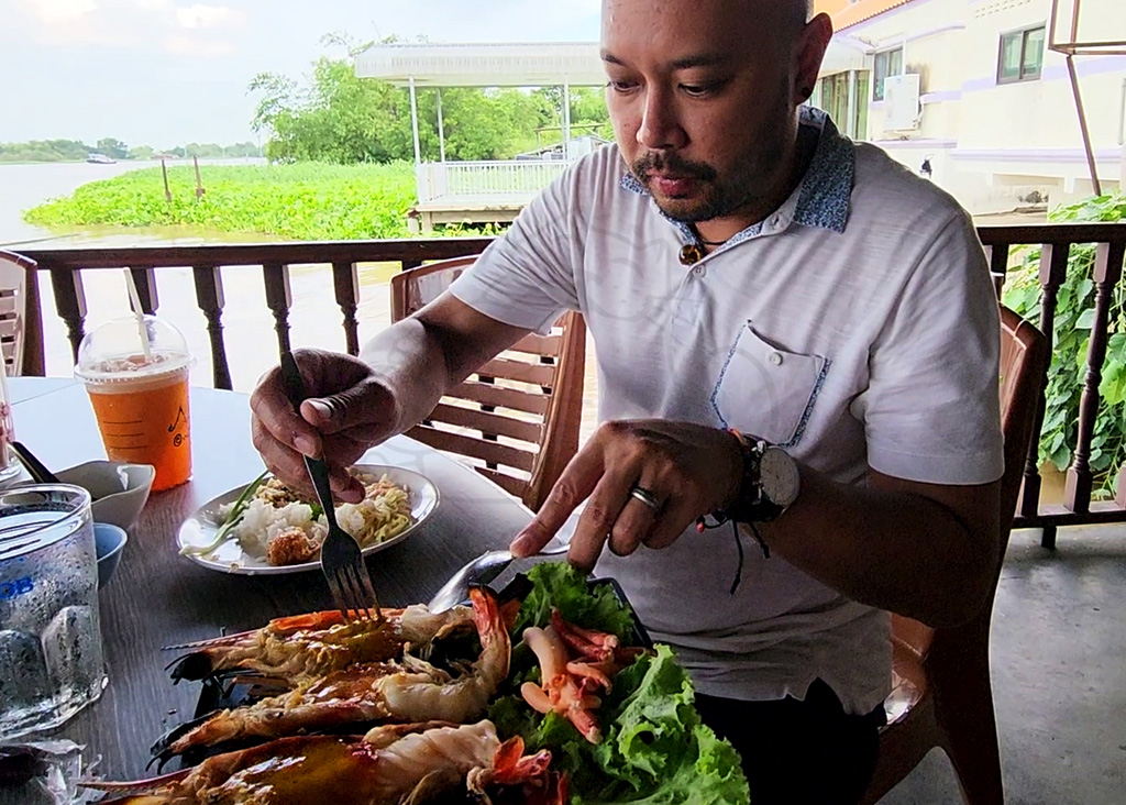 Chef Peter, siempre comiendo / always eating