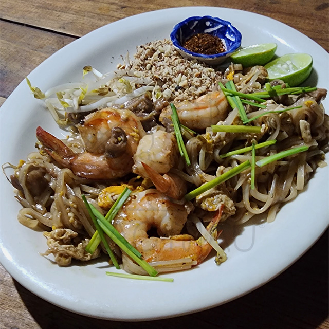 Pad Thai con res & camarones