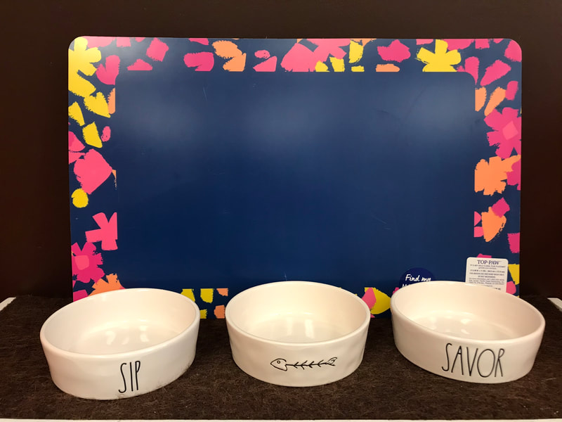 12. Placemat, 3 ceramic plates