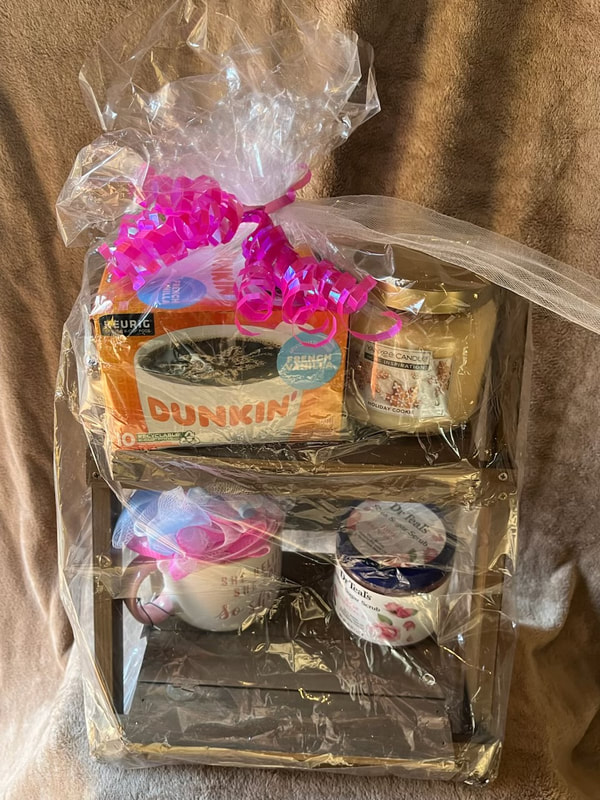 Raffle prize #10: Relaxation basket - coffee, candy, body scrub and loofah