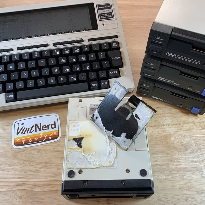30+ years later... and this security bracket adhesive was still a b$tch to pull apart!

#writeitlikeyoustoleit #radioshack #tandy #model100 #tandyportablediskdrive #vintagecomputing #retrocomputers #retrogaming #thevintnerd