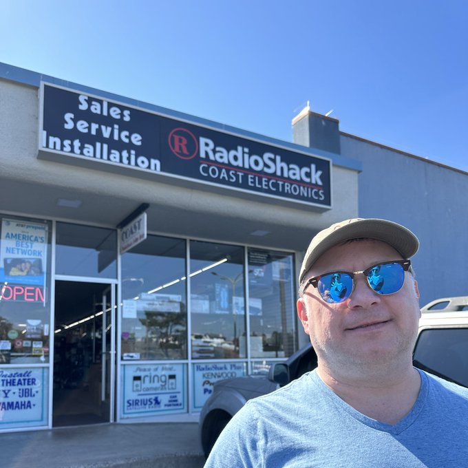 Anyone else shop at The Shack this week? □

#RadioShack #TheShack #CoastElectronics #MorroBay #VintageComputing #RetroComputers #RetroGaming #TheVintNerd