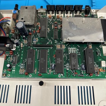 I can hardly believe I am the first to void the warranty on this. □ Pretty clean inside!

#VoidedWarranty #CoCo2 #263127B #TRS80CoCo #TRS80ColorComputer #Tandy #RadioShack #TRS80 #RetroComputers #RetroGaming #TheVintNerd