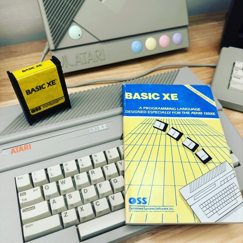 Now that I've finally gotten the manual, I can learn OSS's BASIC XE □

#Atari #Atari8Bit #OSSBASICXE #BASICXE #Atari130XE #VintageComputing #RetroComputers #RetroGaming #TheVintNerd