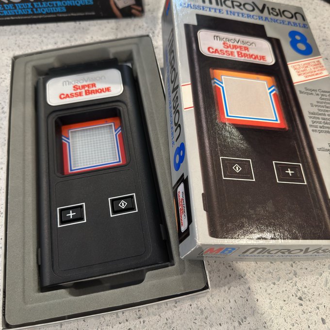 For those of us in the US the Holy Grail of Microvision cartridges, the Never-Sold-Here game, ..Unobtainium.. has landed in my hands (via an eBay sale from Spain. □). I give you: Super Casse Brique (Super Block Buster)

#SuperCasseBrique #SuperBlockBuster #Microvision8 #Microvision #MB #MiltonBradley #RetroHandhelds #RetroGaming
