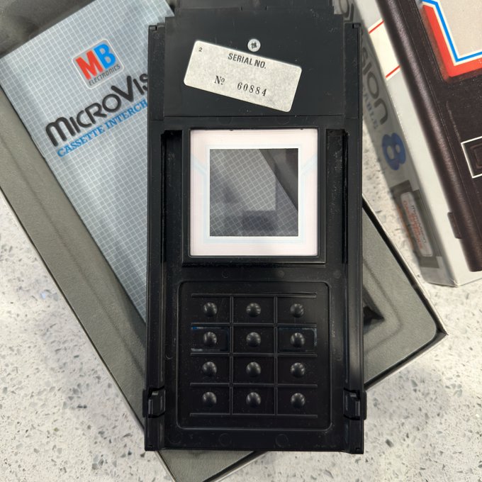 For those of us in the US the Holy Grail of Microvision cartridges, the Never-Sold-Here game, ..Unobtainium.. has landed in my hands (via an eBay sale from Spain. □). I give you: Super Casse Brique (Super Block Buster)

#SuperCasseBrique #SuperBlockBuster #Microvision8 #Microvision #MB #MiltonBradley #RetroHandhelds #RetroGaming
