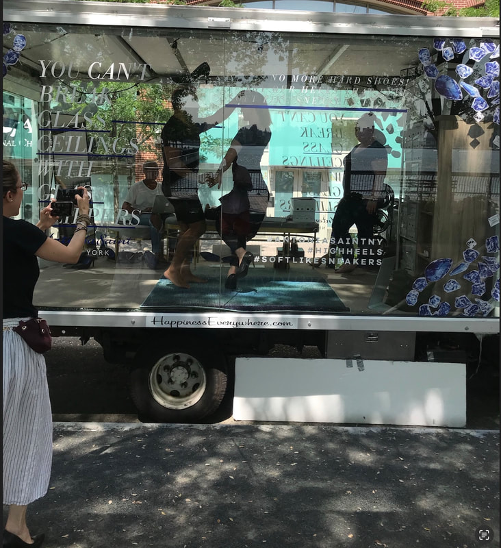          Selling  Women's Shoes 
