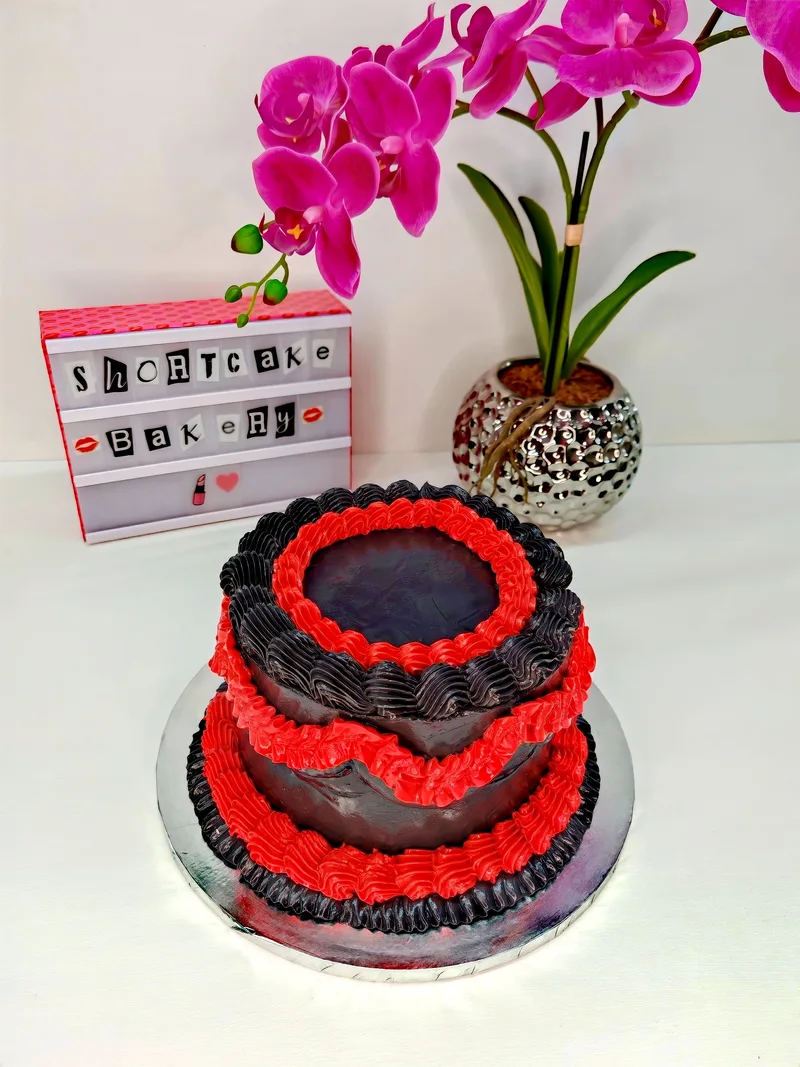 Black and Red Vintage Cake