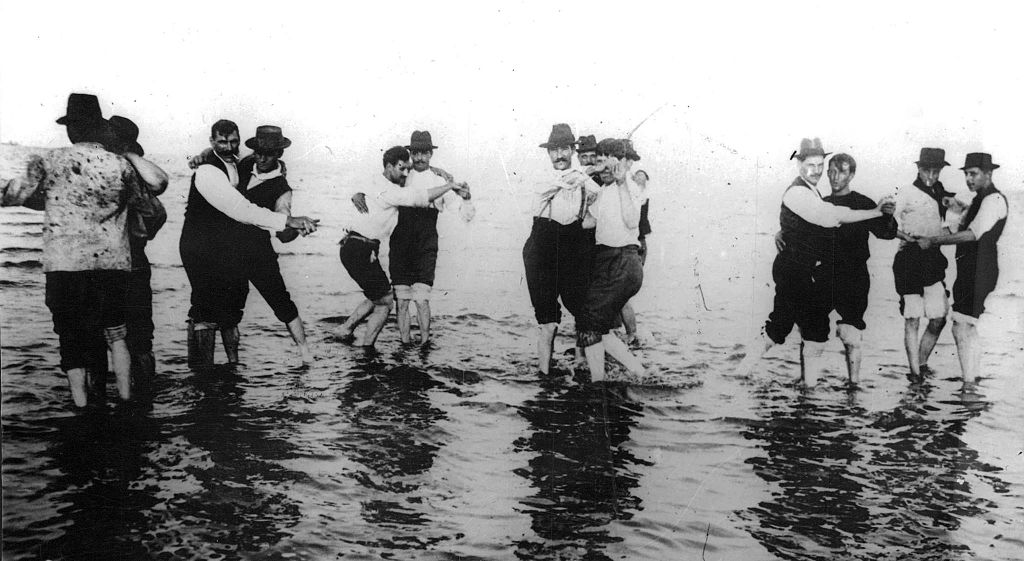 Working-class men dancing tango in Rio de la Plata in 1904. Archivo General de la Nación Argentina, Public domain, via Wikimedia Commons