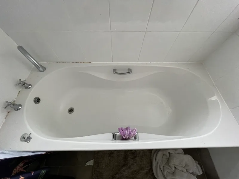 Handyman Manchester - Bath sealant renewal