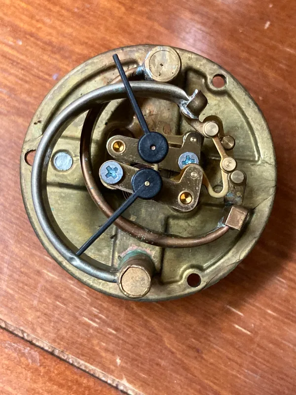 what the pressure gauge insides look like