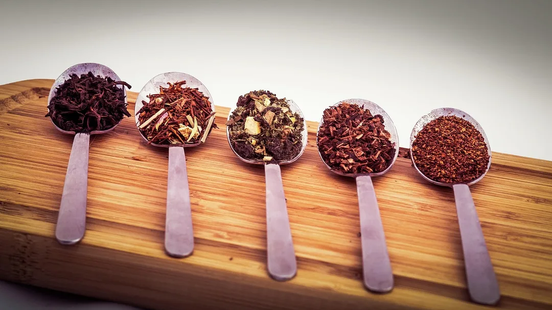 Loose leaf tea in spoons