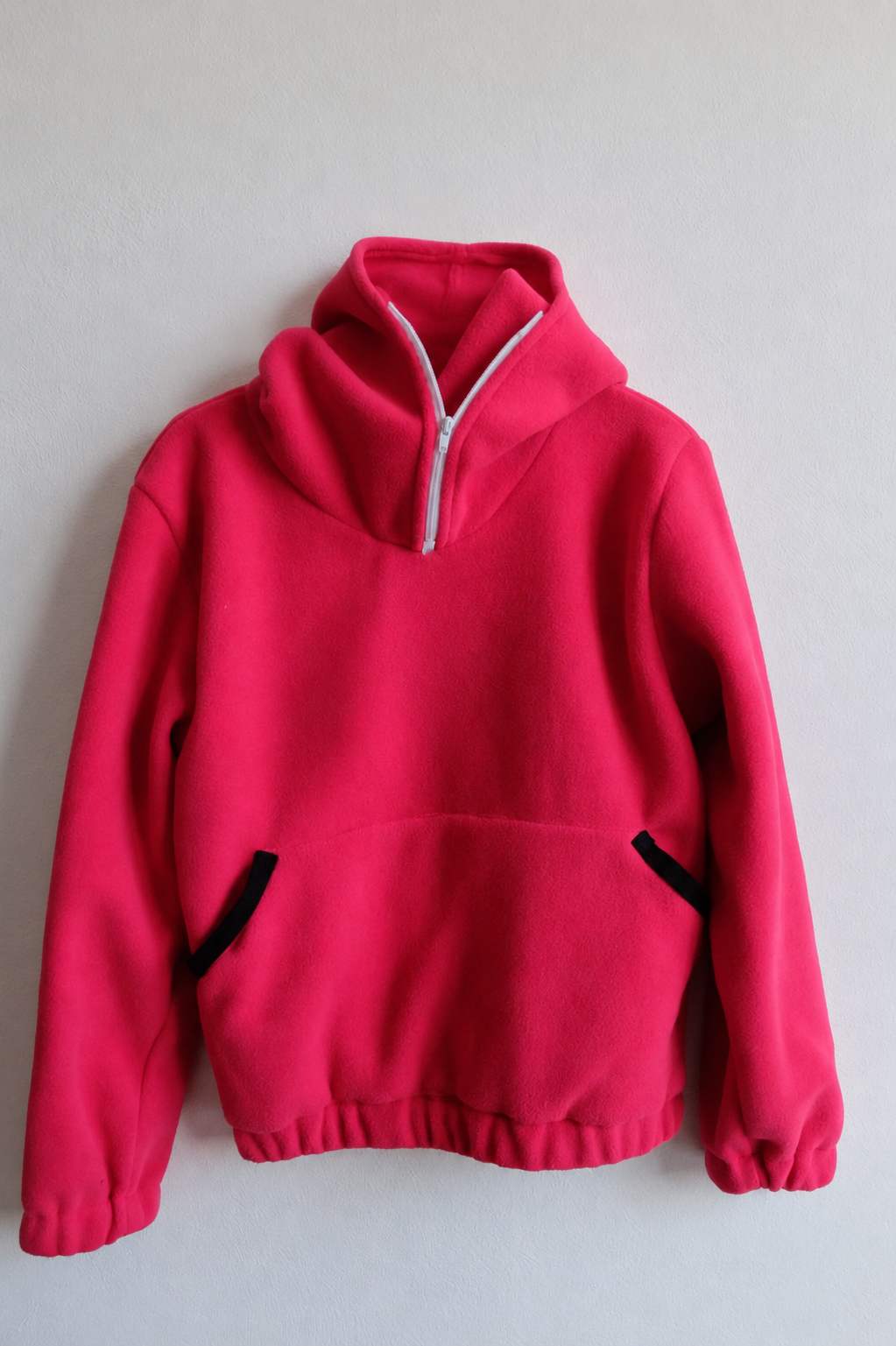 Pink SIDURO quarter-zip fleece hoodie with black-trimmed kangaroo pocket
