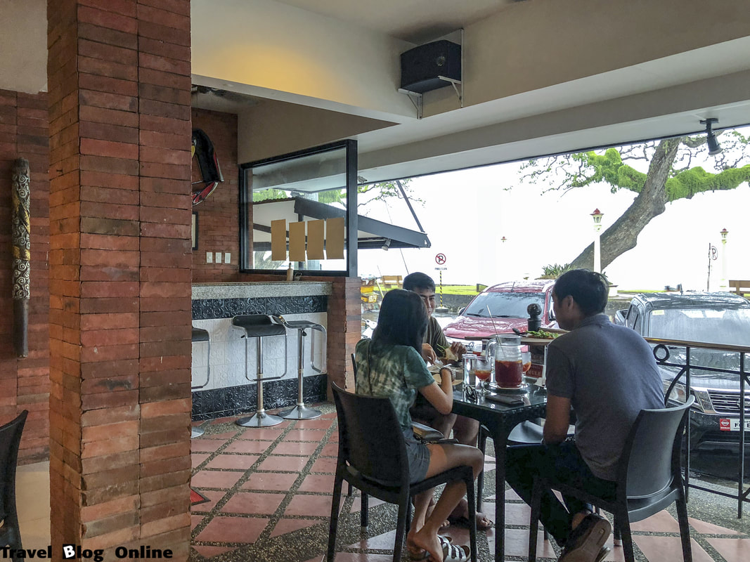 Allegre Bar, Interior, Dumaguete, Philippines, © travelblogonline.com