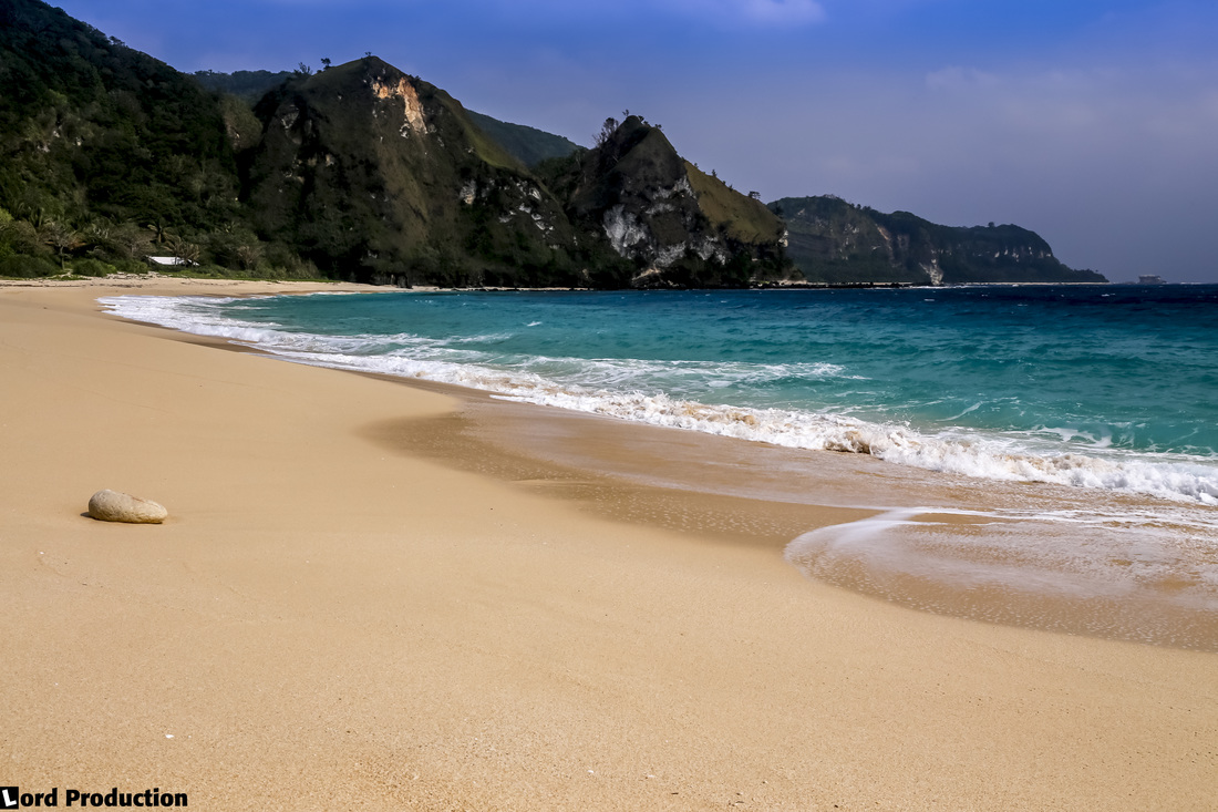 Sibang Cove Beach, Calayan Island, Philippine