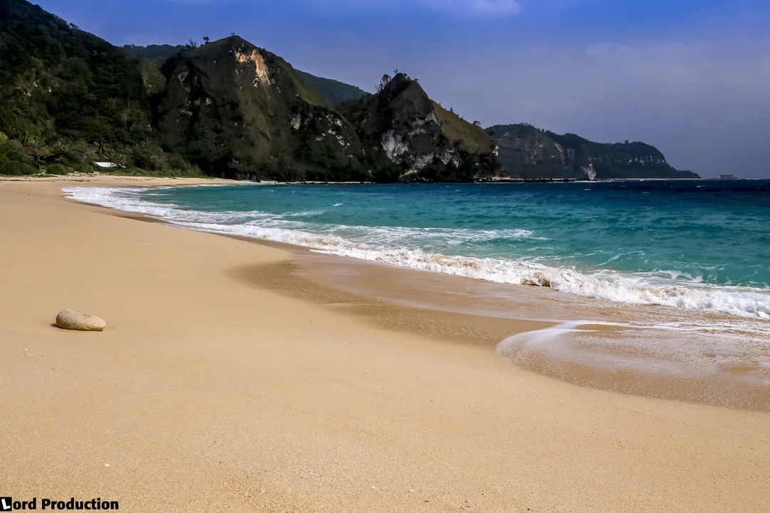 Sibang Cove Beach, Calayan Island, Philippine