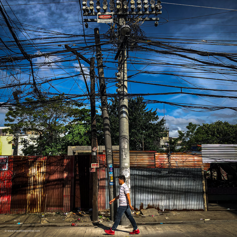 Cebu city, Philippines, walking man © www.travelblogonline.com
