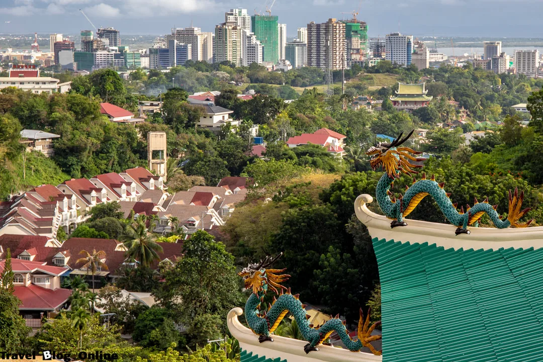 Cebu Taoist Temple, View and two dragons, Cebu City, Philippines © travelblogonline.com
