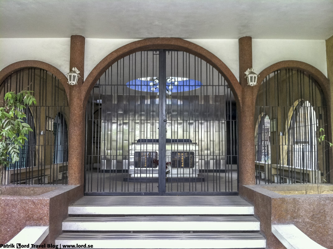 Chinese Cemetery, Stainless Steel Tomb, Manila, Philippines © Patrik Lord Travel Blog