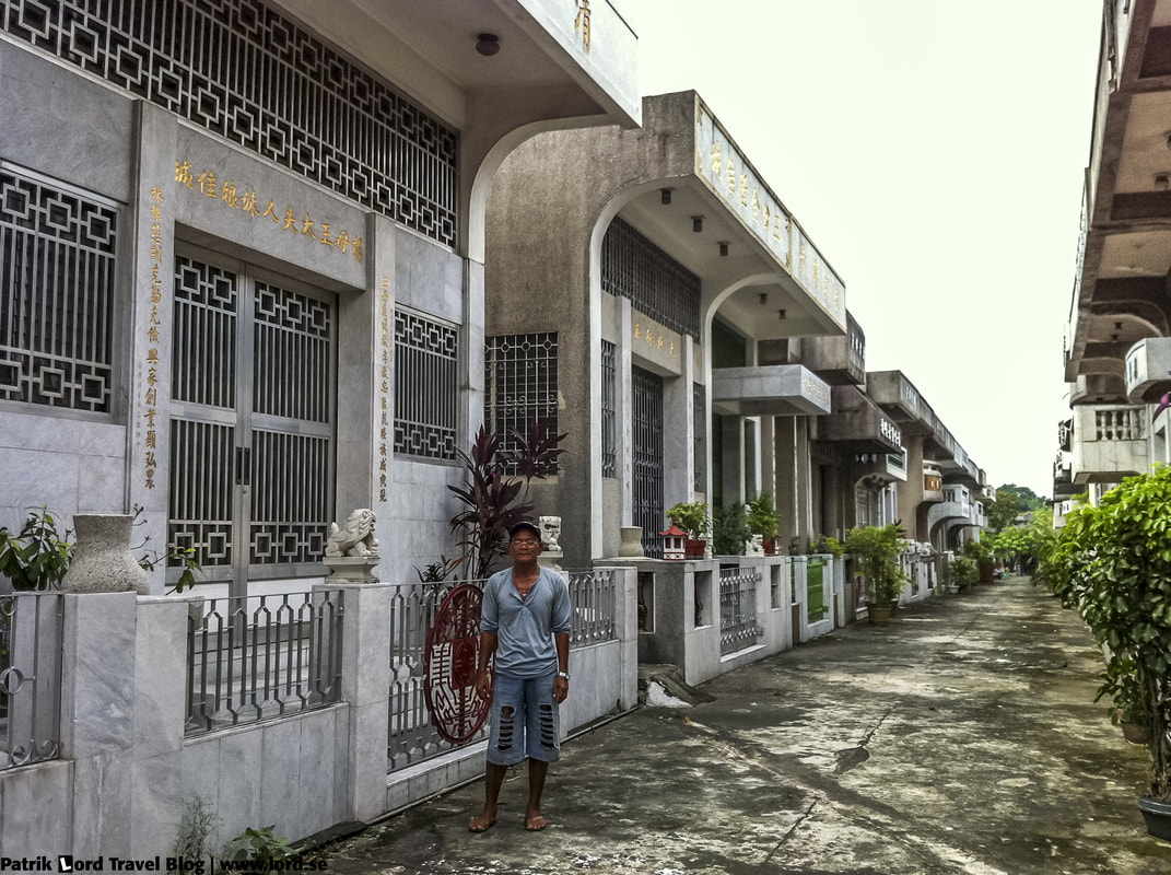 Chinese Cemetery, My Guide, Manila, Philippines © Patrik Lord Travel Blog
