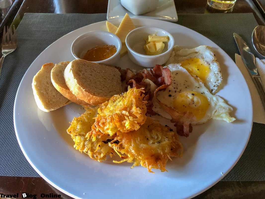 Easy Diving and Beach Resort, Sipalay, The restaurant, Breakfast, Philippines © travelblogonline.com