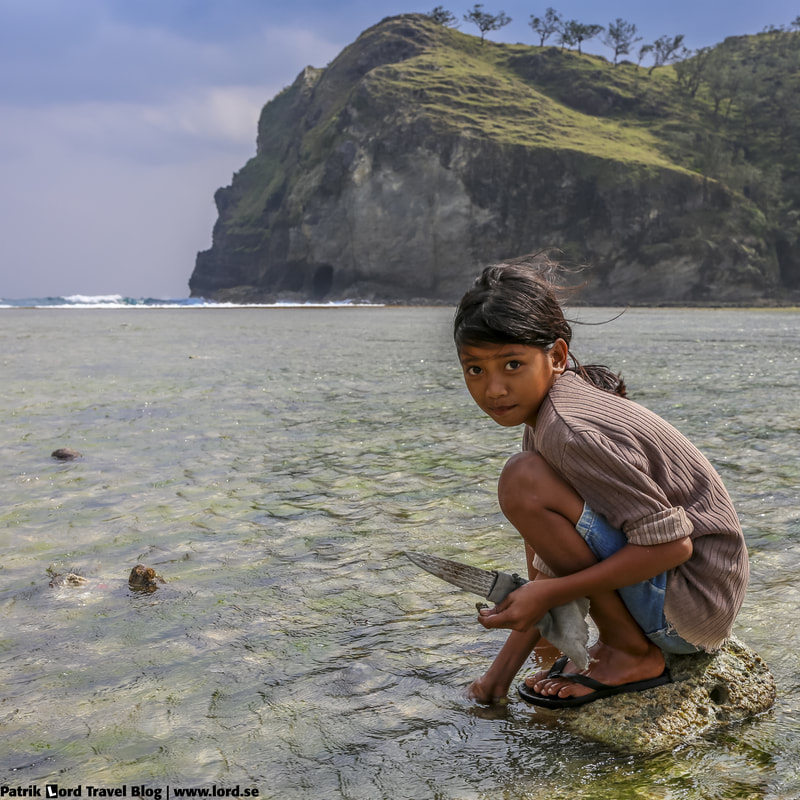 Girl collecting sea shells in Calayan Island, Philippines © Patrik Lord Travel Blog