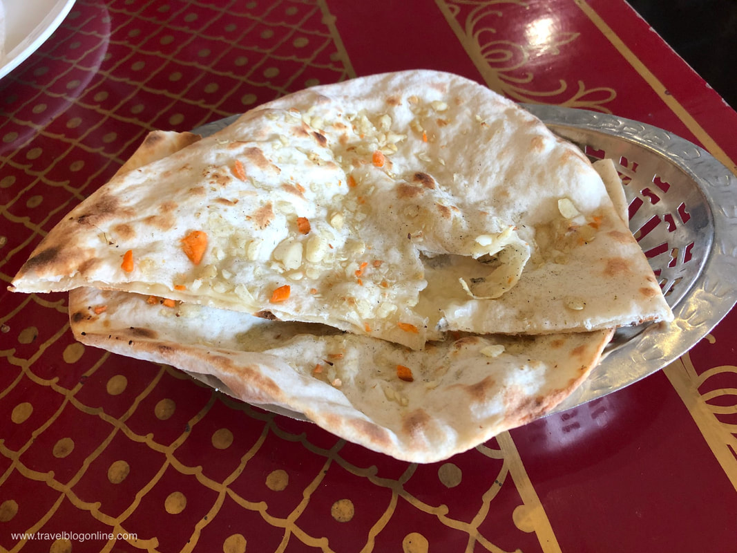 New Bombay Indian Restaurant, Robinson Place Ermita, Manila, Philippines, Naan bread with garlic and cheese © www.travelblogonline.com 