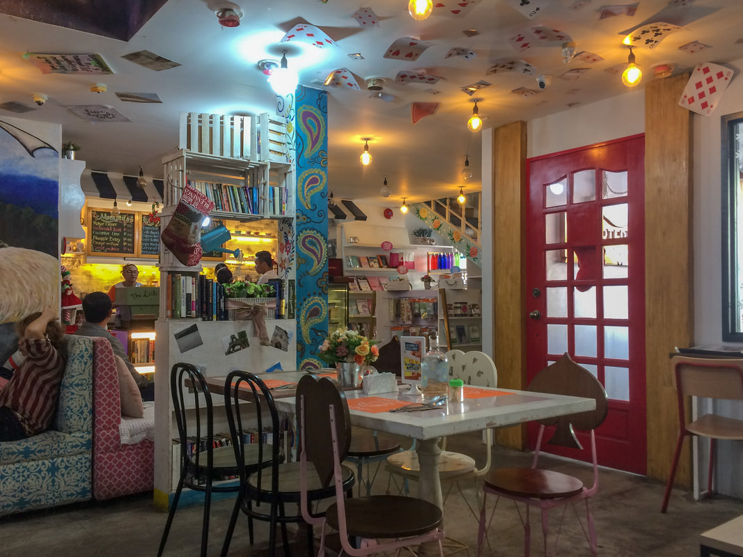 Review of Chapters Café, Interior, Dumaguete, Negros, Philippines © Patrik Lord Travel Blog