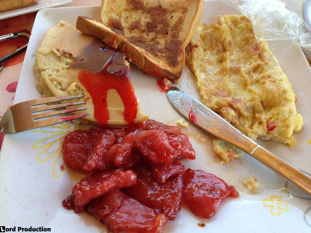 Breakfast at The Red Parrot Inn, Samal Island © Patrik Lord Travel Blog