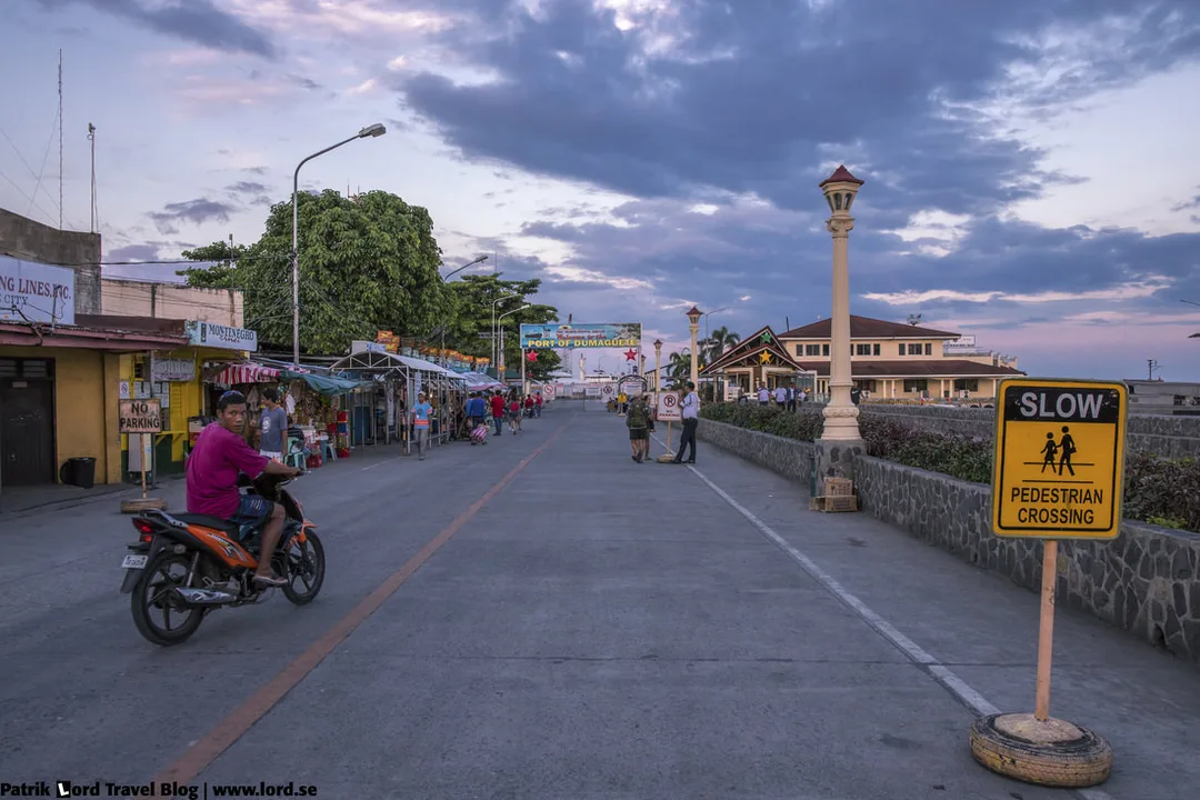 The boulevard, The port, Dumaguete, Philippines © Patrik Lord Travel Blog