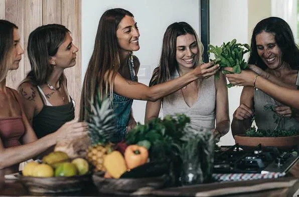 Group of girls during cooking class Casa Emilia Nosara for Lamar retreat