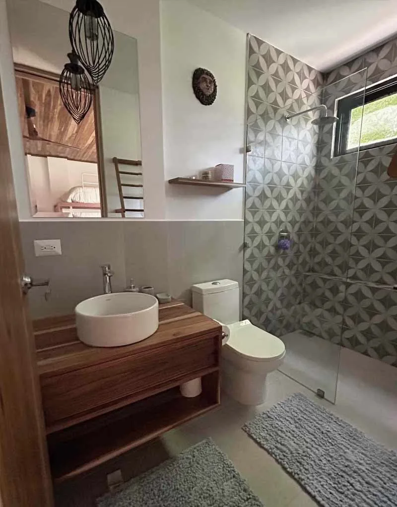 Shared room bathroom Casa Emilia Nosara for Lamar retreat