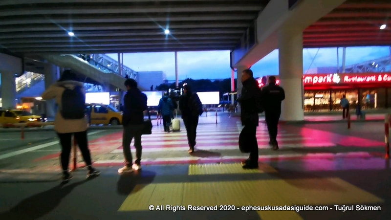 taxis-at-izmir-airport-domestic-arrivals