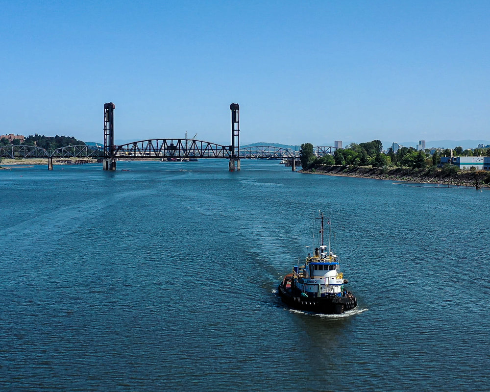 Tugboat on the Willamette River in Portland, Oregon
